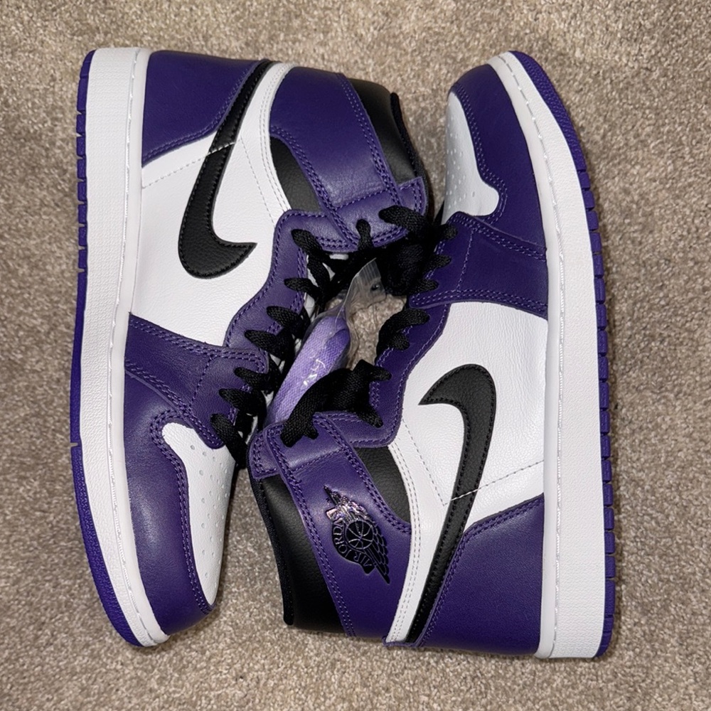 Jordan 1 High White Court Purple 2.0 Nike Air Retro OG 2020
Mens 8.5